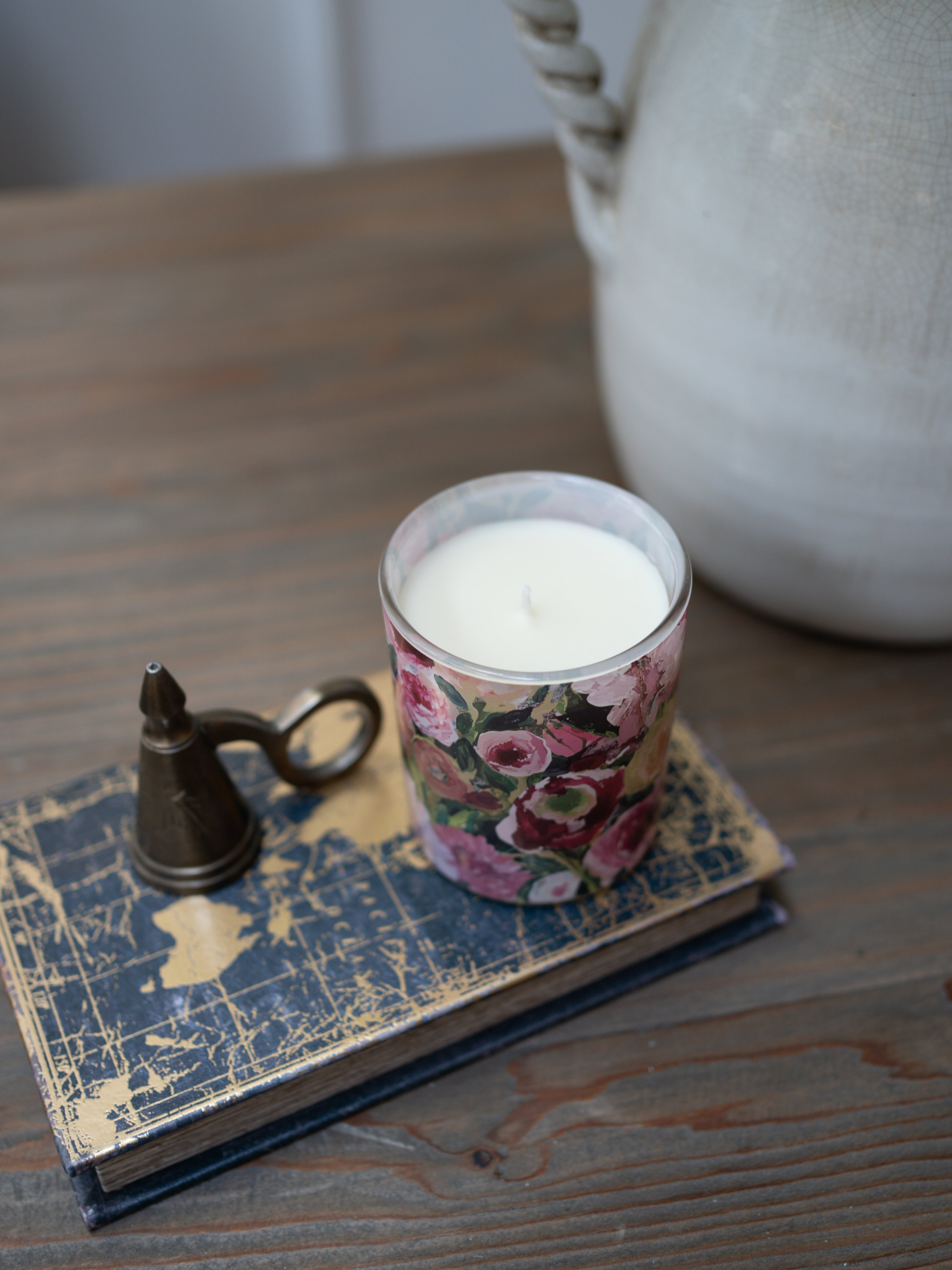 Dark Amber and Peony Scented Candle