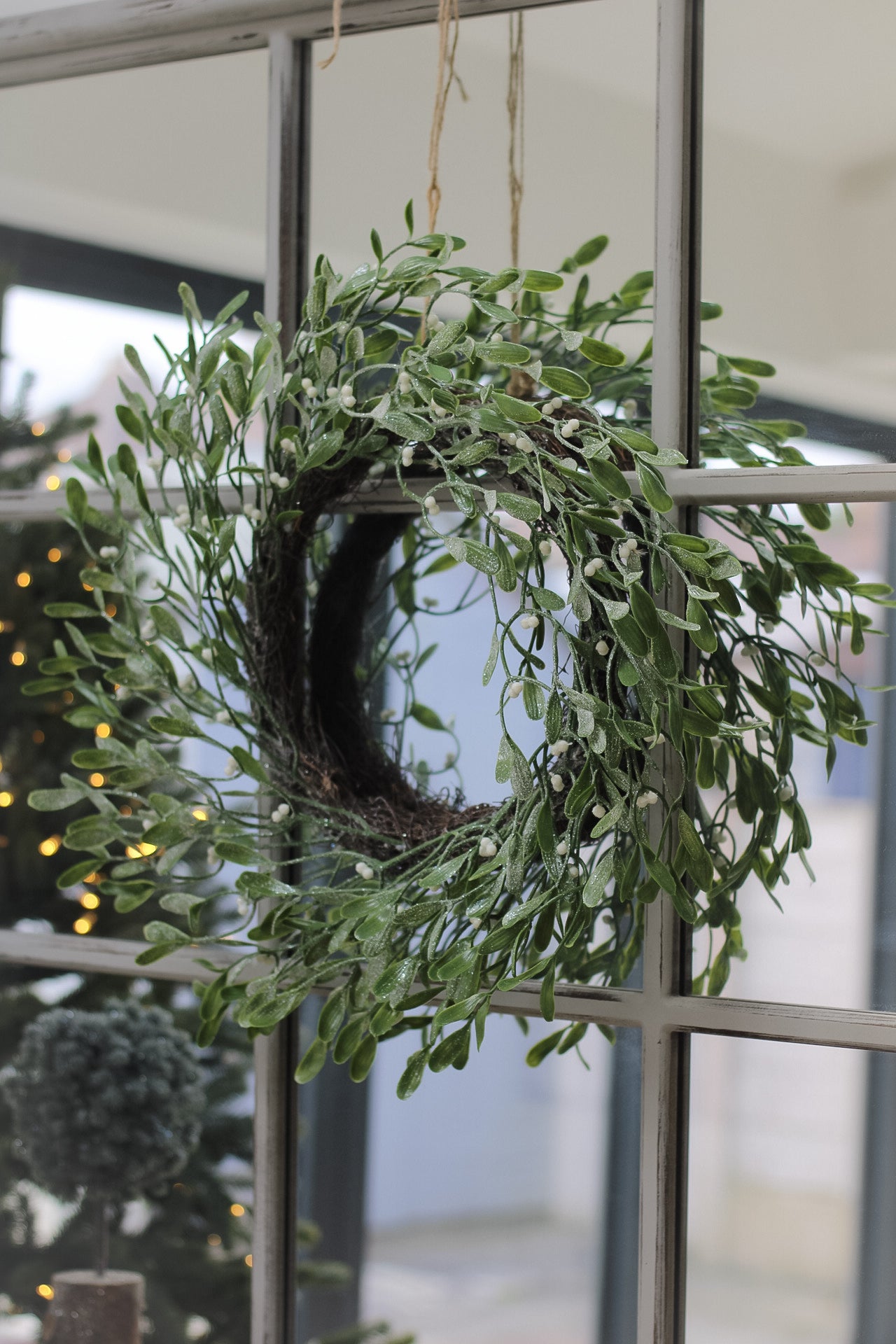 Frosted Mistletoe Wreath