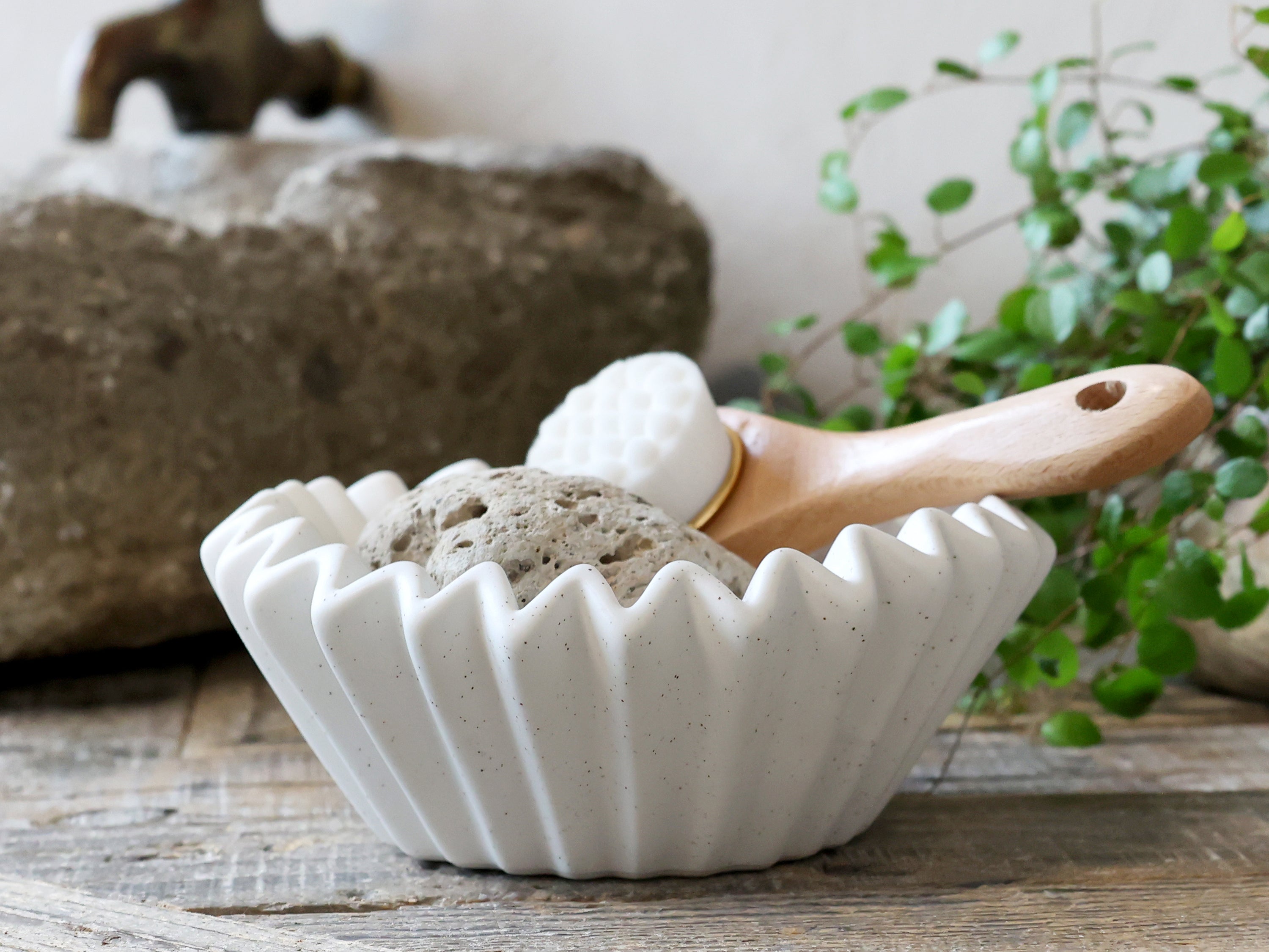 Speckled White Small Ruffle Bowl