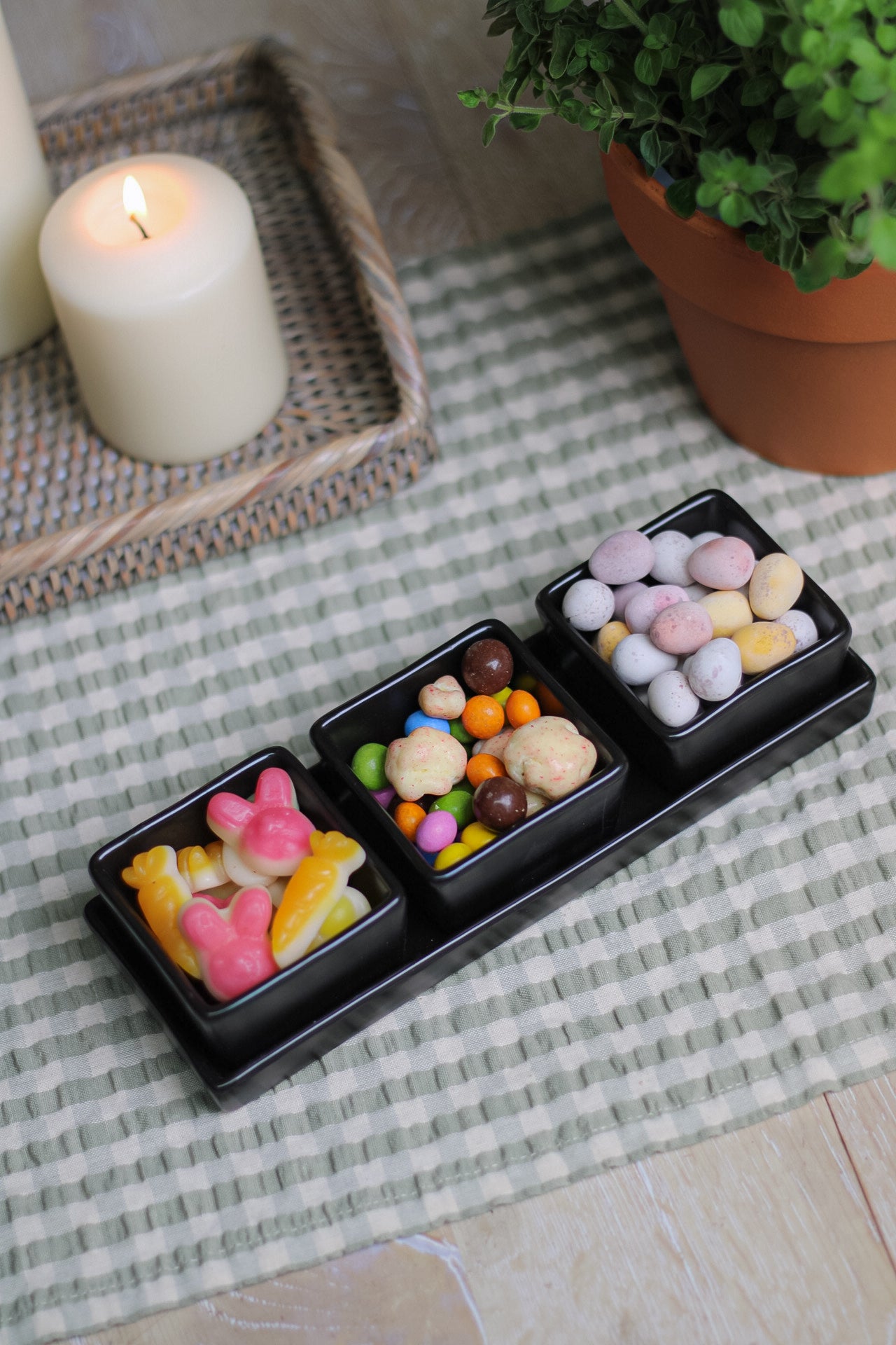 Black Snacking Pots & Tray