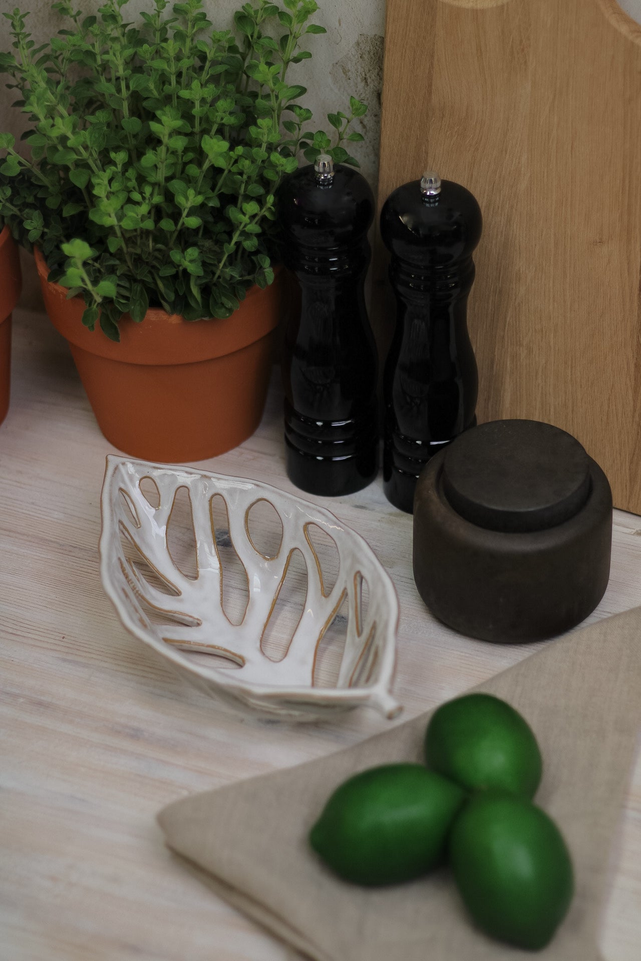 Stoneware Leaf Bowl