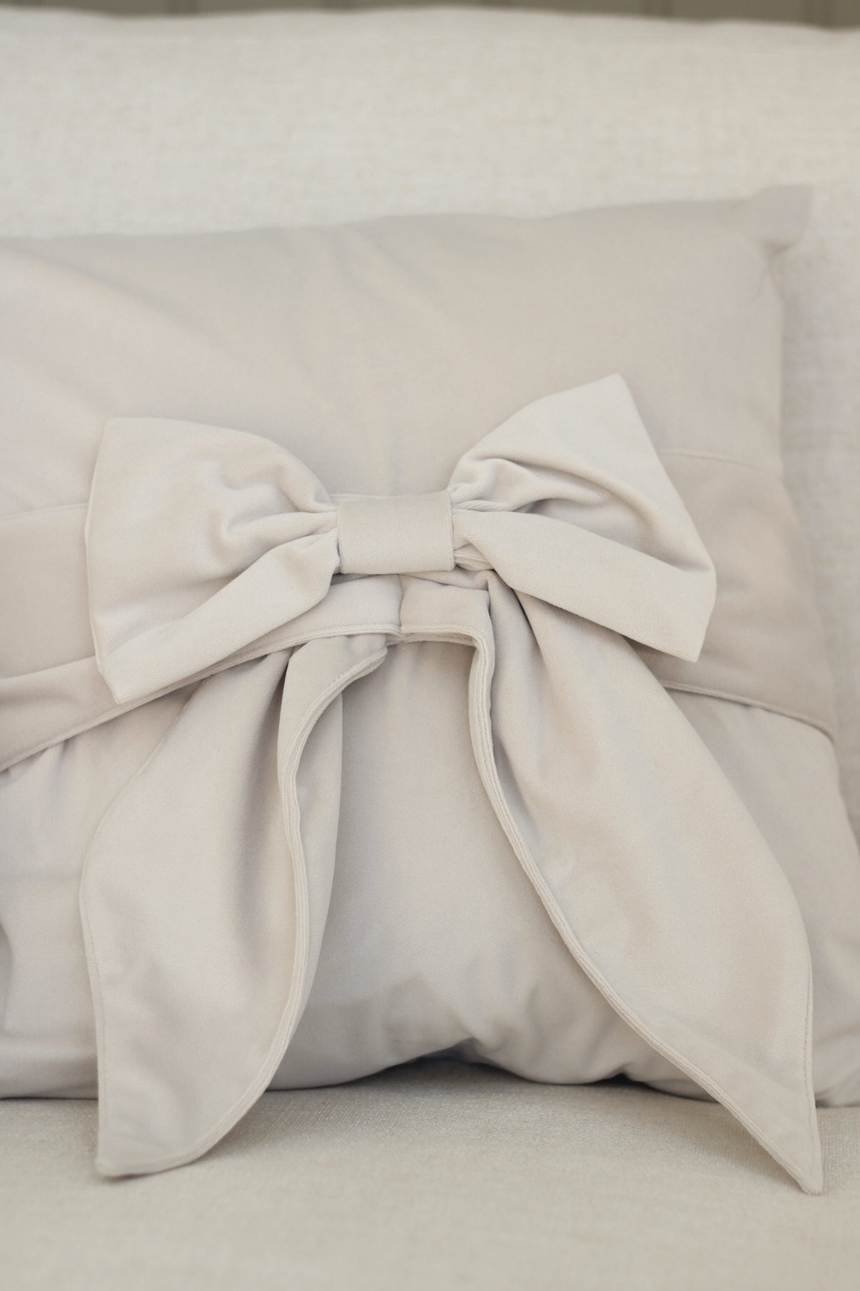 beautiful tied up bow cushion