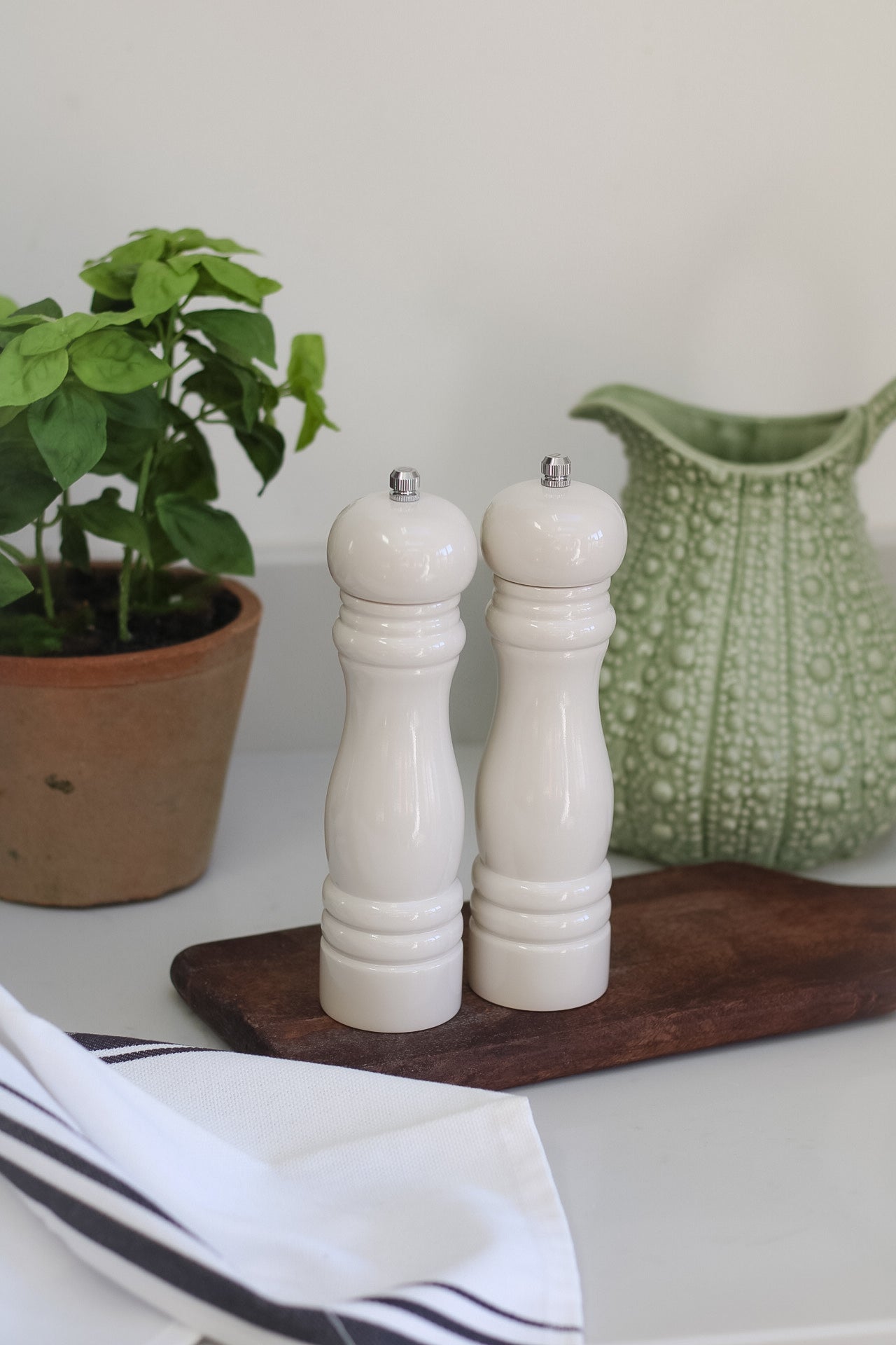 Cream salt and pepper mills for timeless kitchen decor
