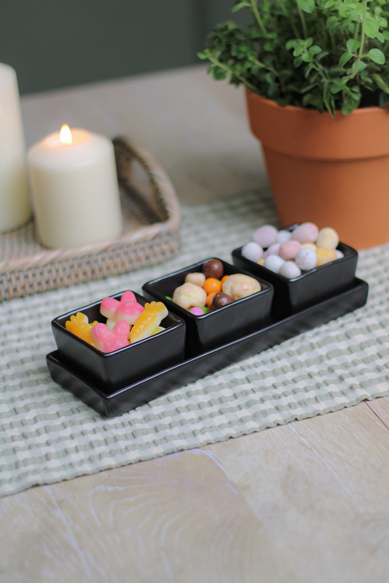 Black Snacking Pots & Tray