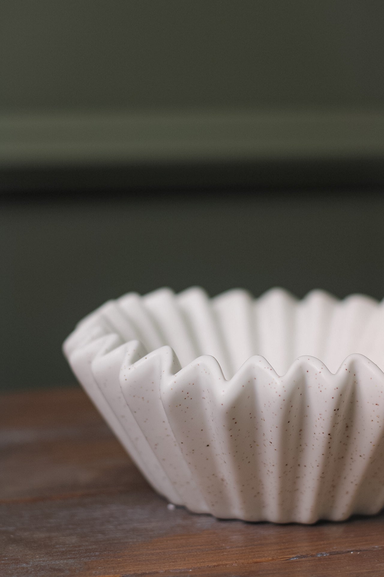 Speckled White Small Ruffle Bowl