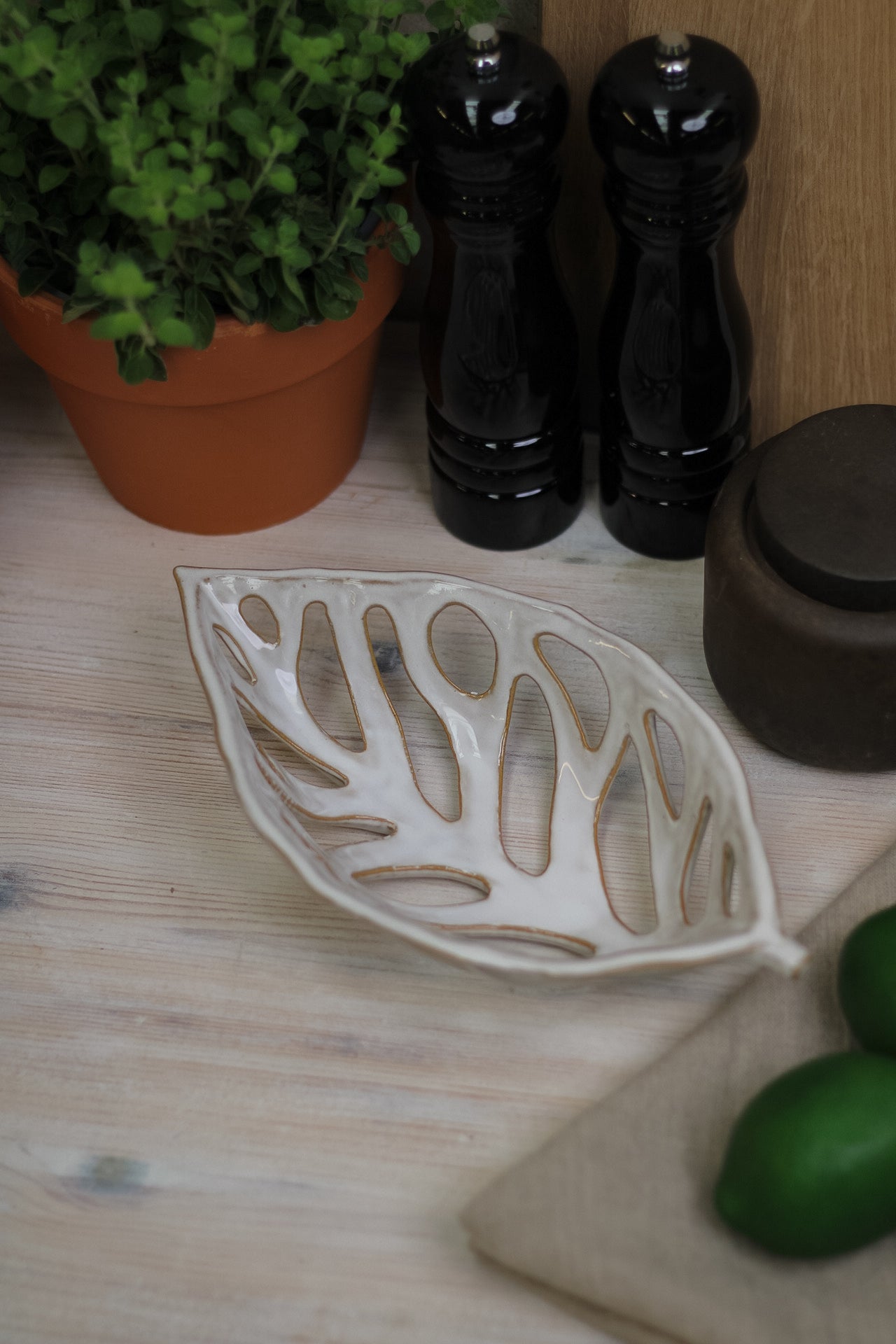Stoneware Leaf Bowl