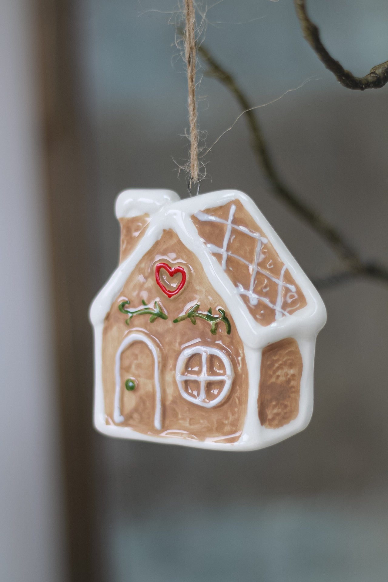 Gingerbread House Ceramic Christmas Tree Hanger 001