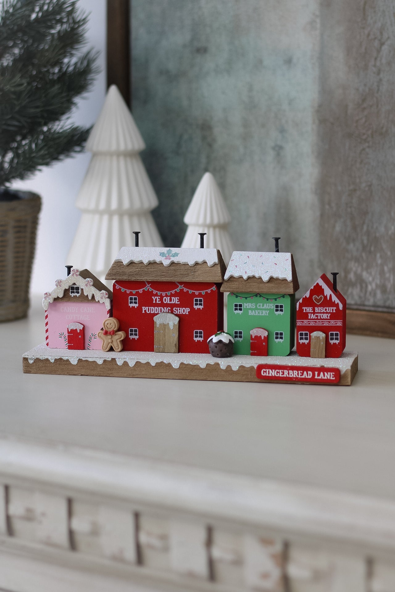 Gingerbread Lane Wooden Street Decoration 001