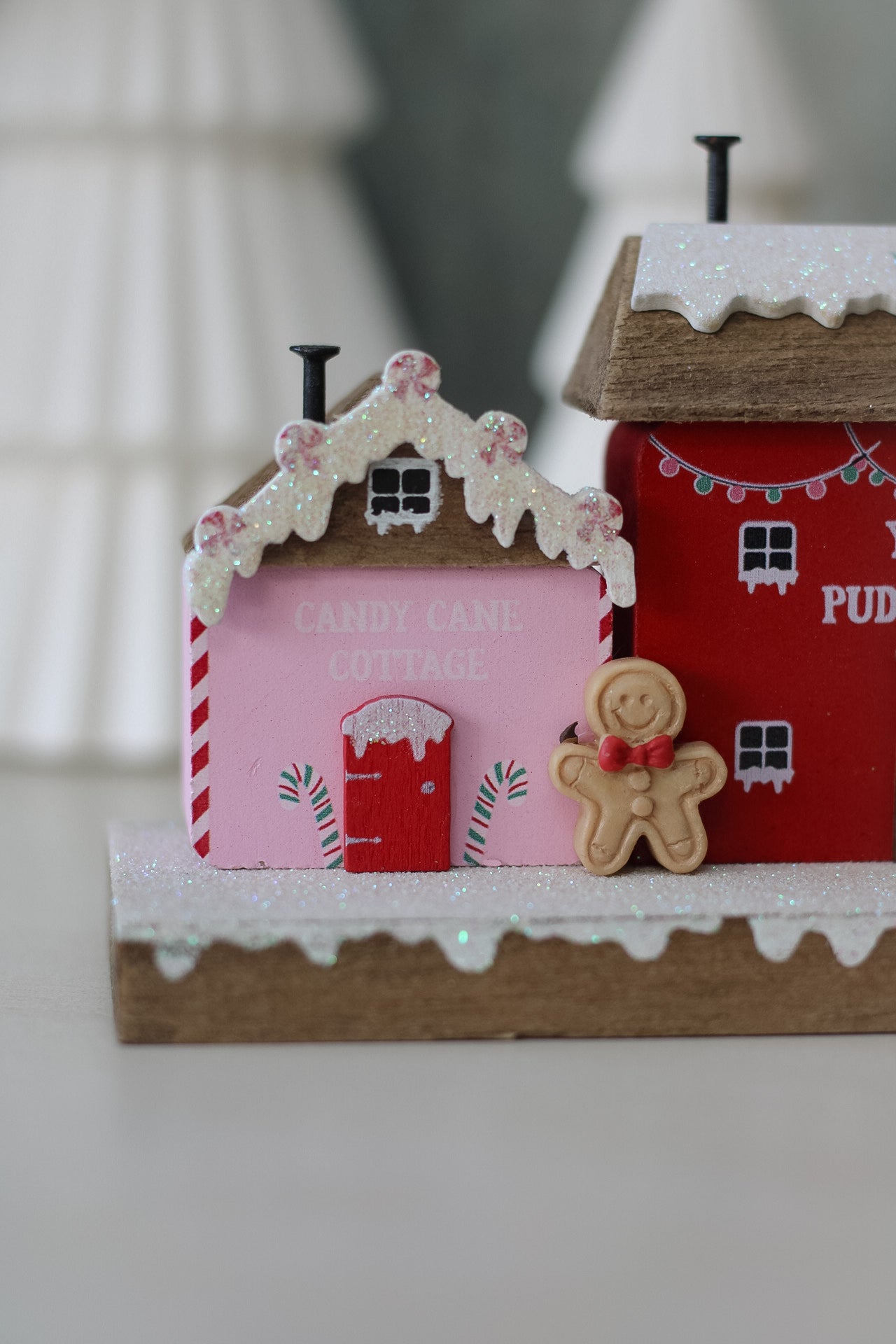 Gingerbread Lane Wooden Street Decoration 004