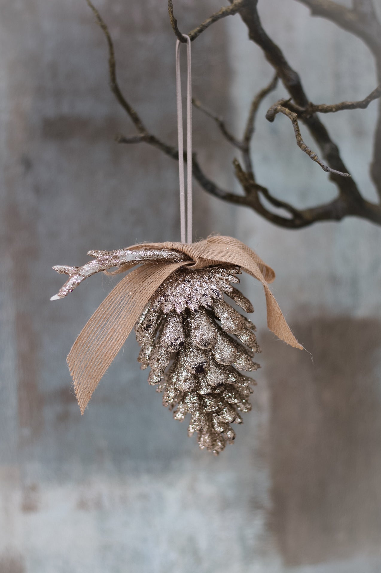Gold Glitter Pine Cone With Hessian Bow Tree Hanger 008