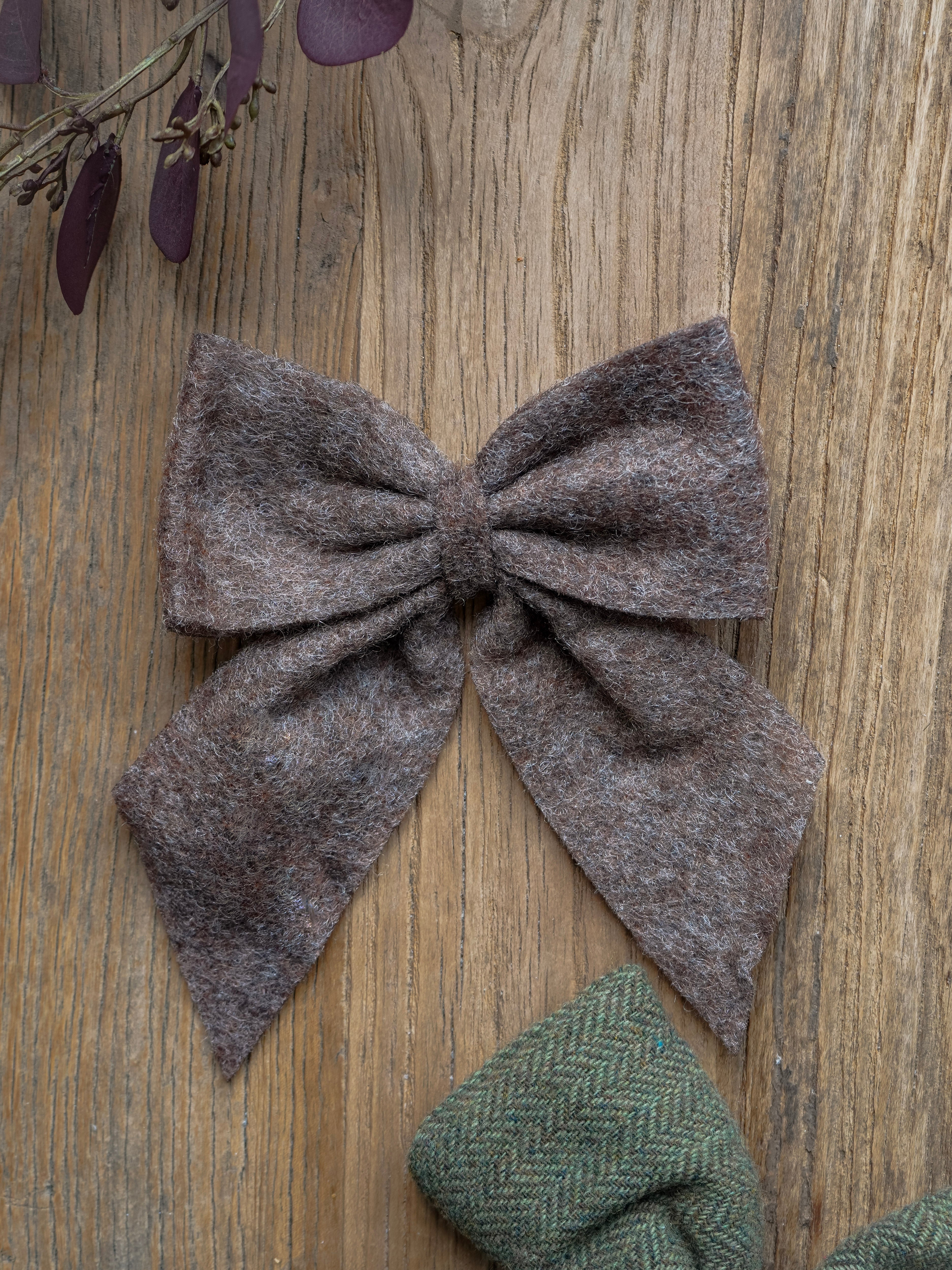 Mocha Bow Clip Christmas Tree Decoration