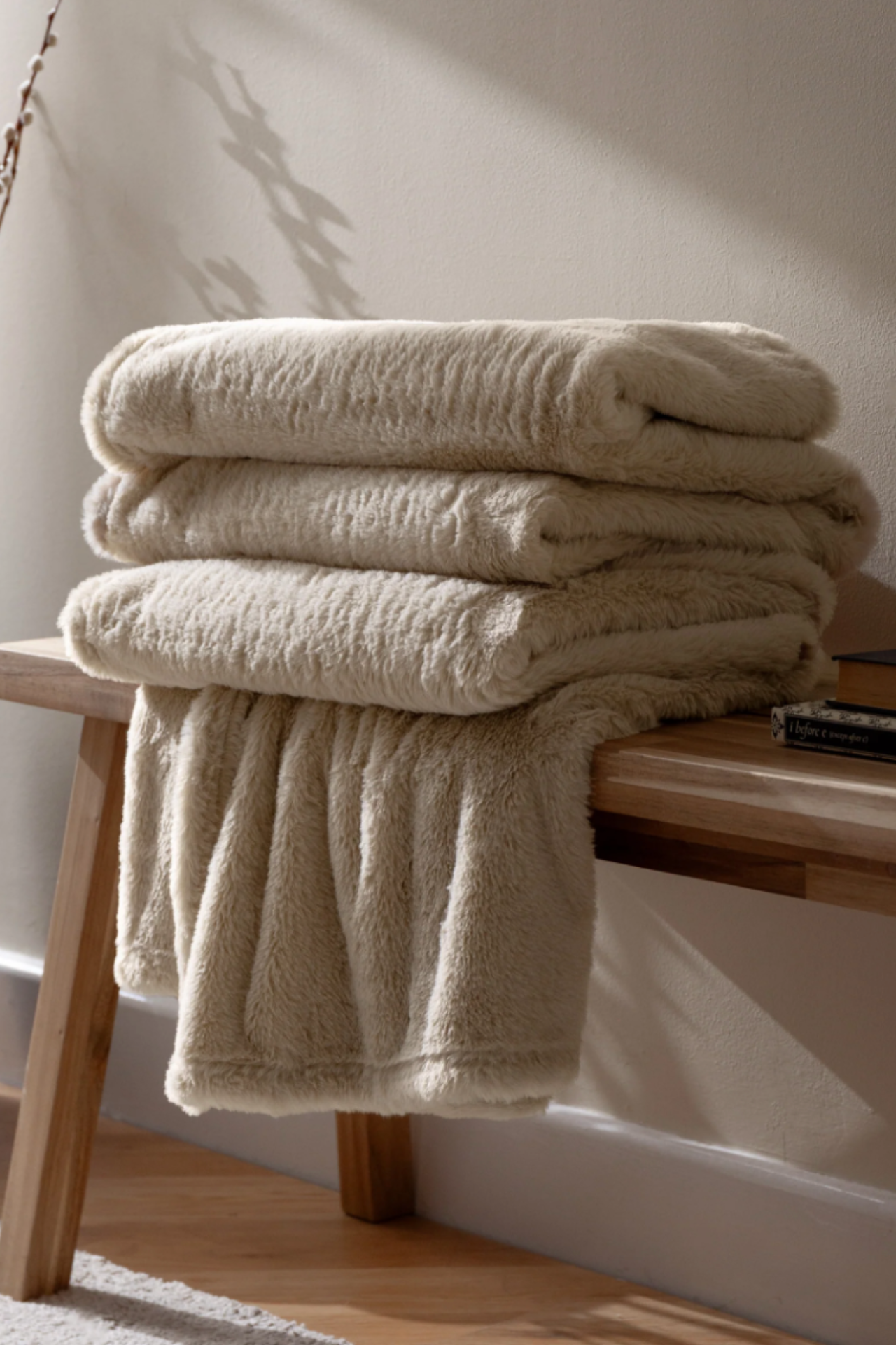 Natural Super Soft Faux Fur Throw for cosy home decor