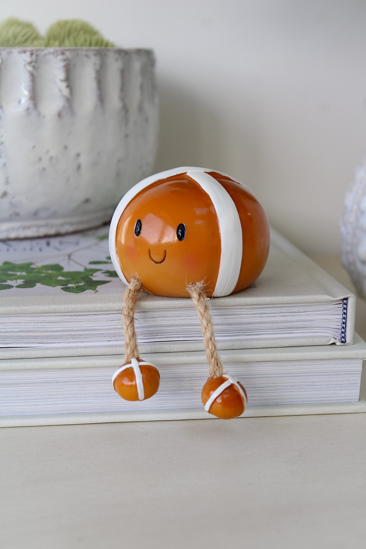 Resin Hot Cross Bun Dangly Shelf Sitter