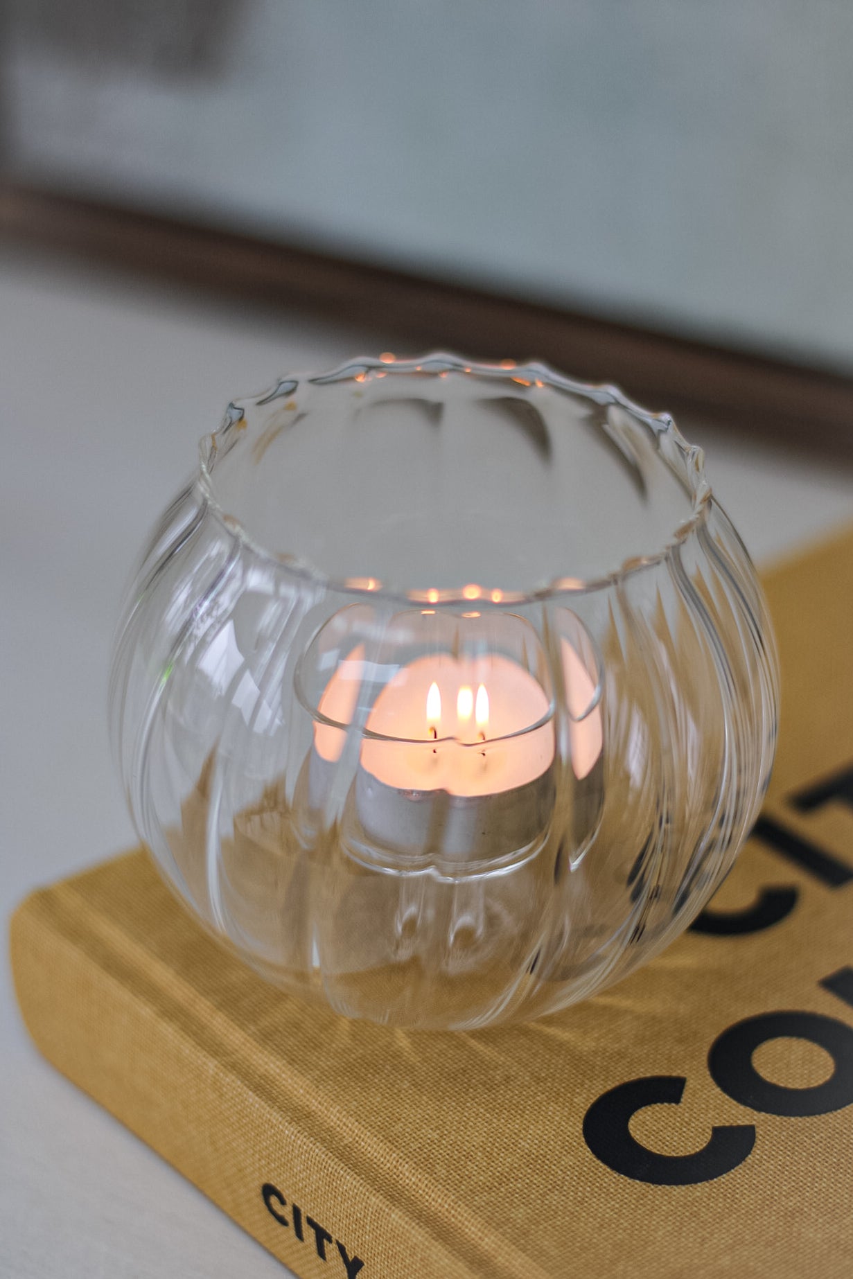 Ribbed Glass Tea Light Holder 003