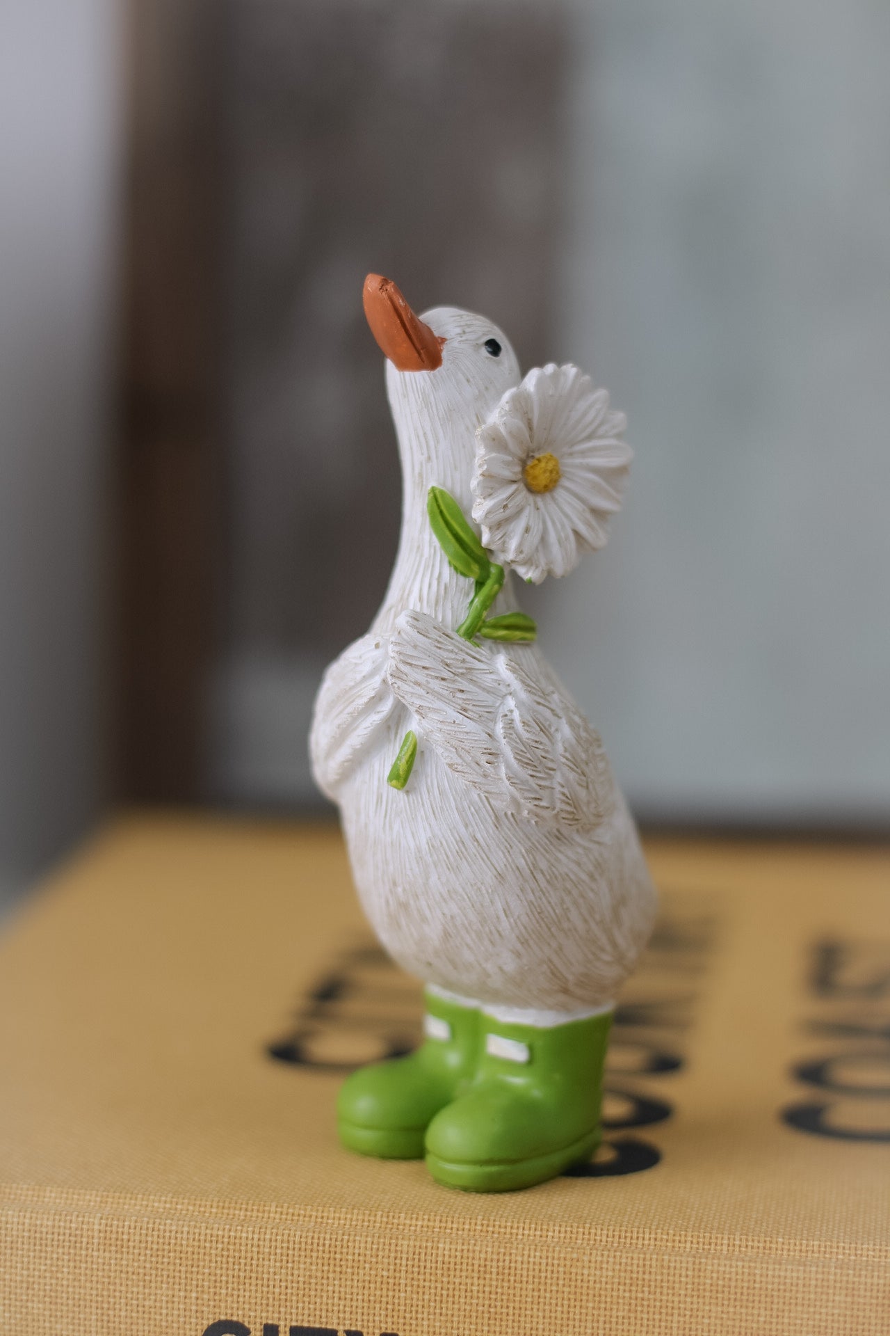 spring duck with daisy