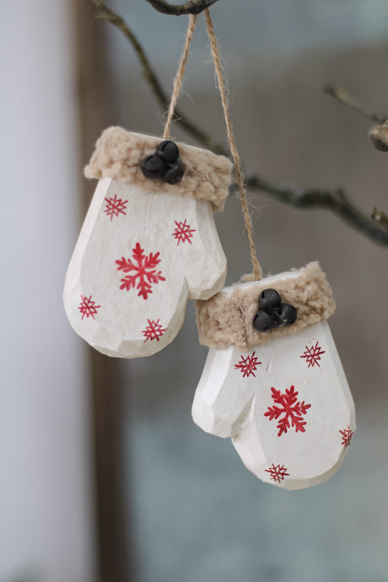 Vintage Wooden Mittens Christmas Tree Hanger 003