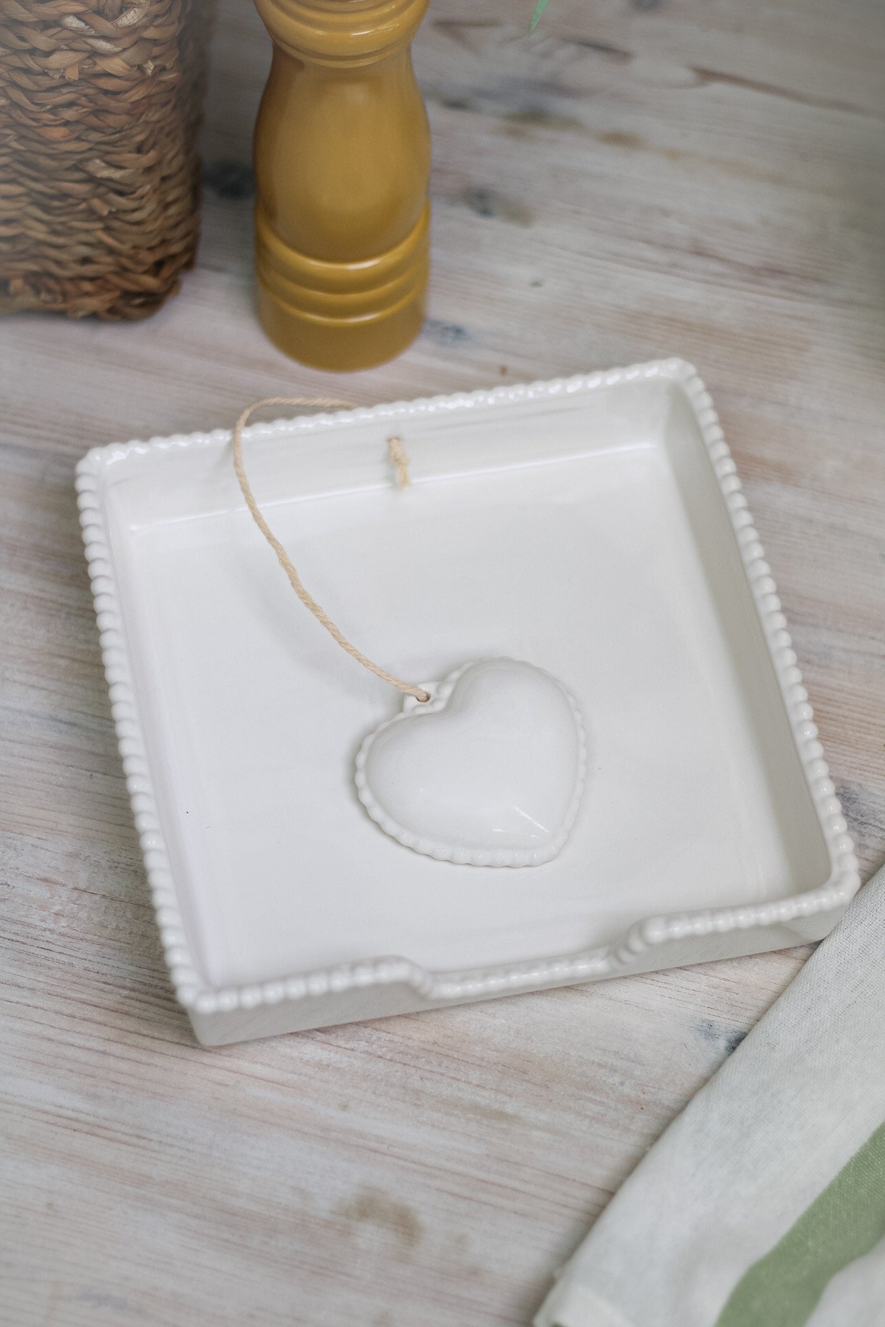 White Ceramic Beaded Napkin Holder with Heart 002