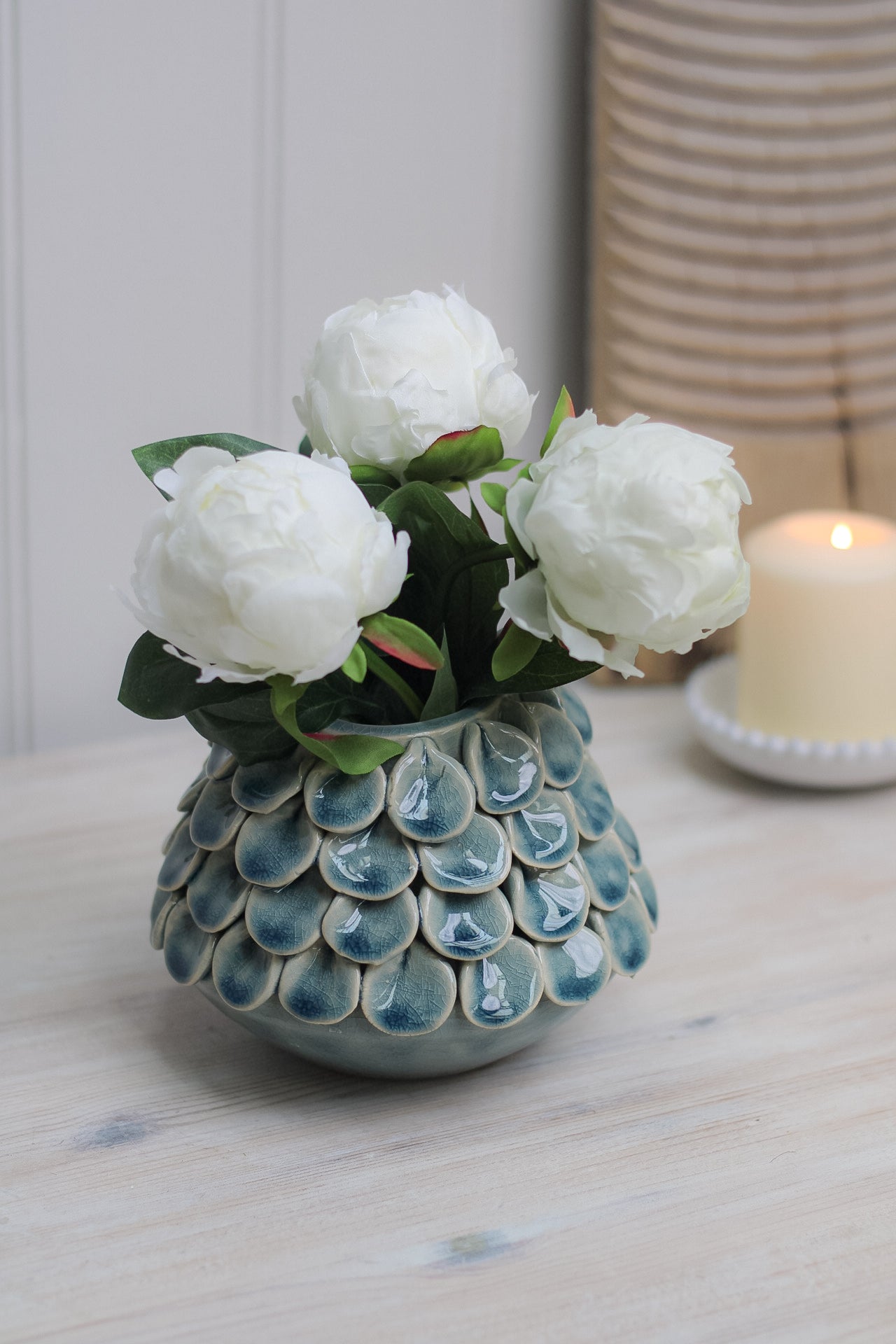 How to Choose the Perfect Vase to Compliment Your Home