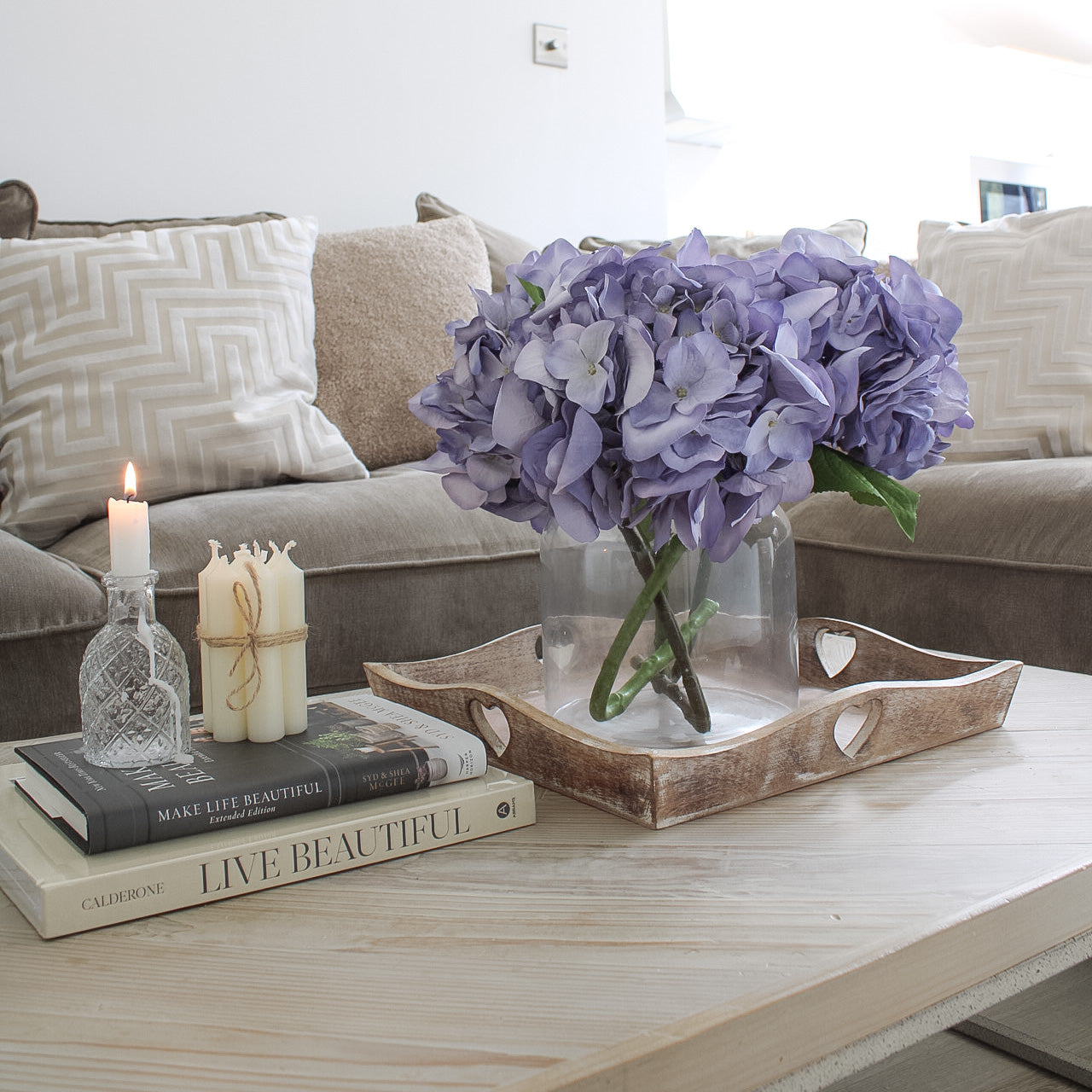 Hints and tips to style your coffee table