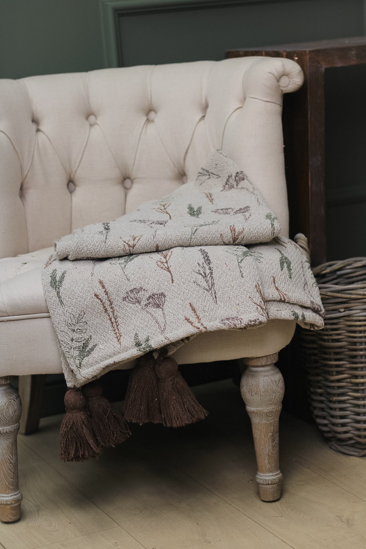 Pyle Floral Tasselled Throw
