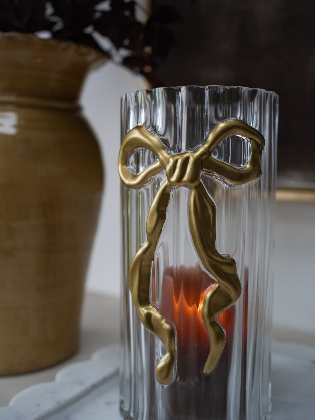 up close of gold bow ribbed candle holder