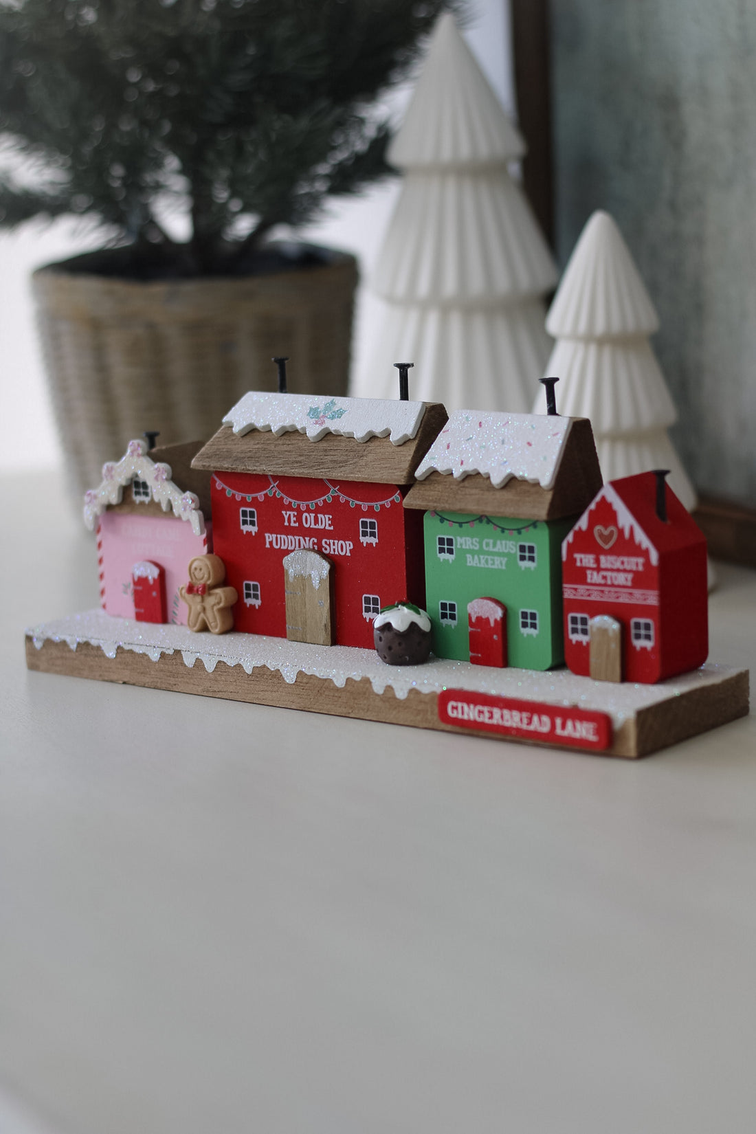 Gingerbread Lane Wooden Street Decoration 002