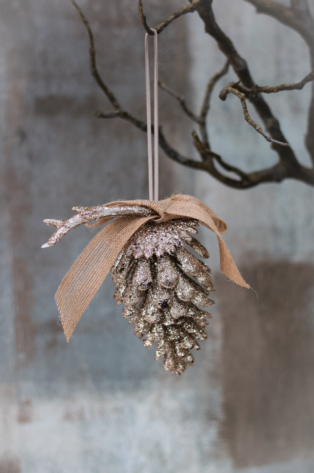Gold Glitter Pine Cone With Hessian Bow Tree Hanger 007