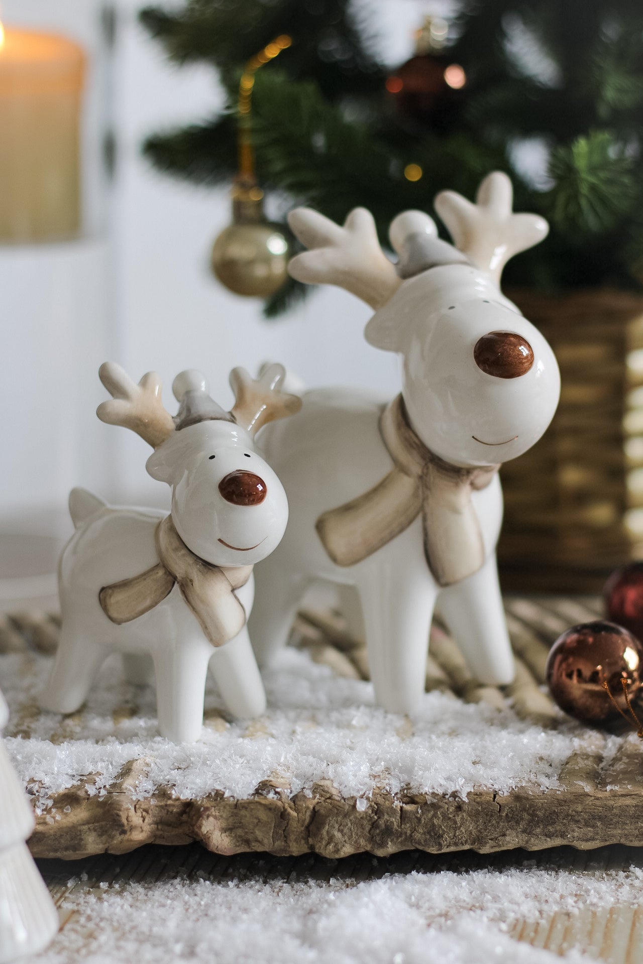 white and grey ceramic reindeer decoration