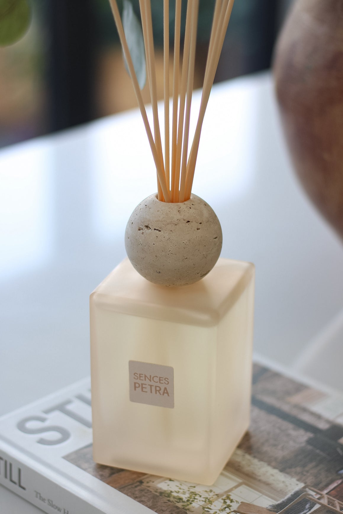 Diffuser with reeds on a textured surface