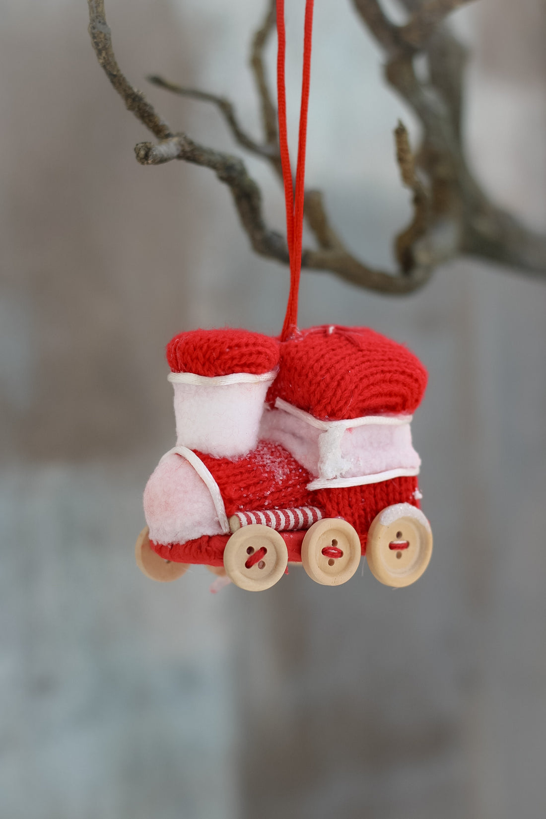 Snowy Red Train Christmas Tree Hanger 001