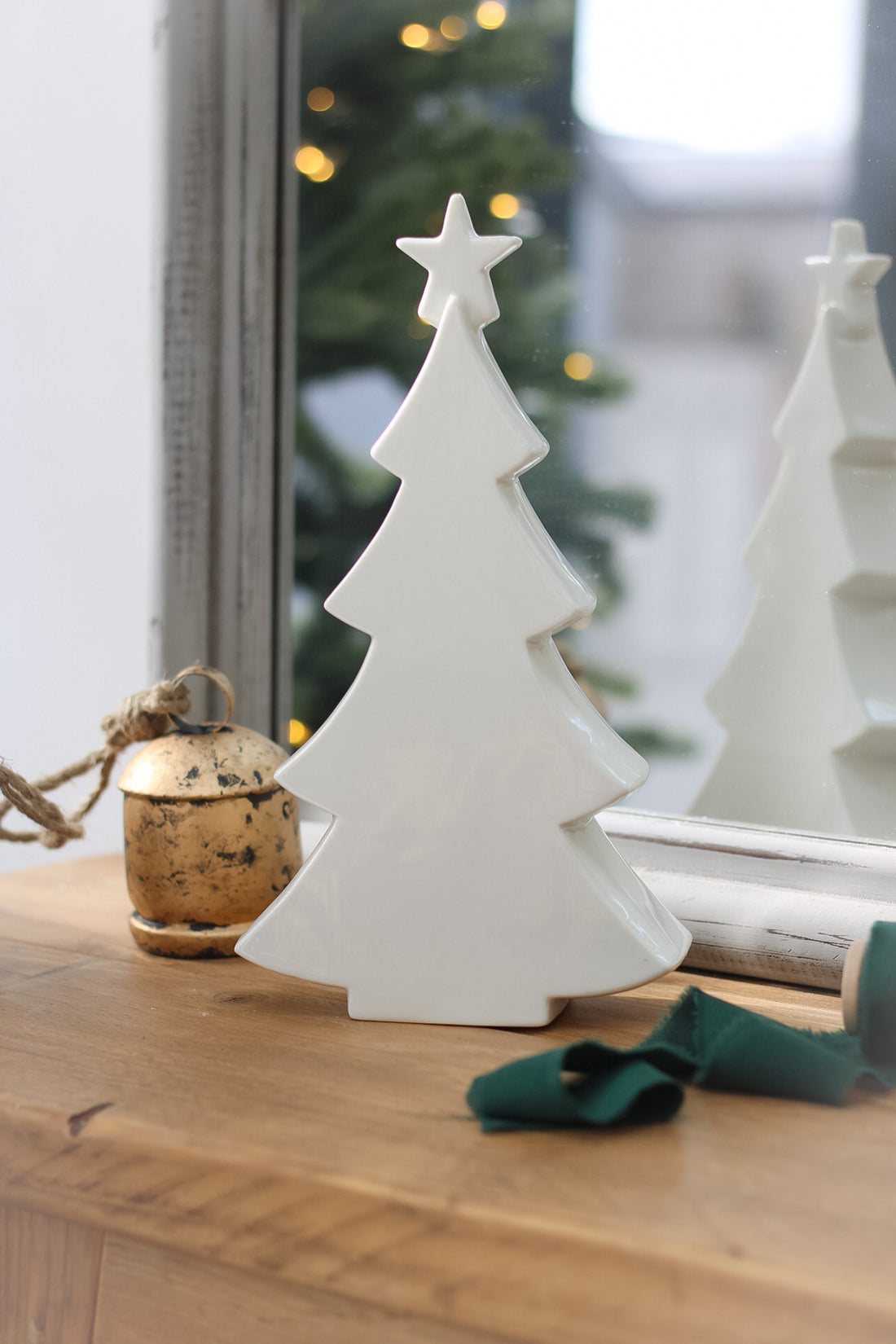White Glossy Ceramic Christmas Tree 001