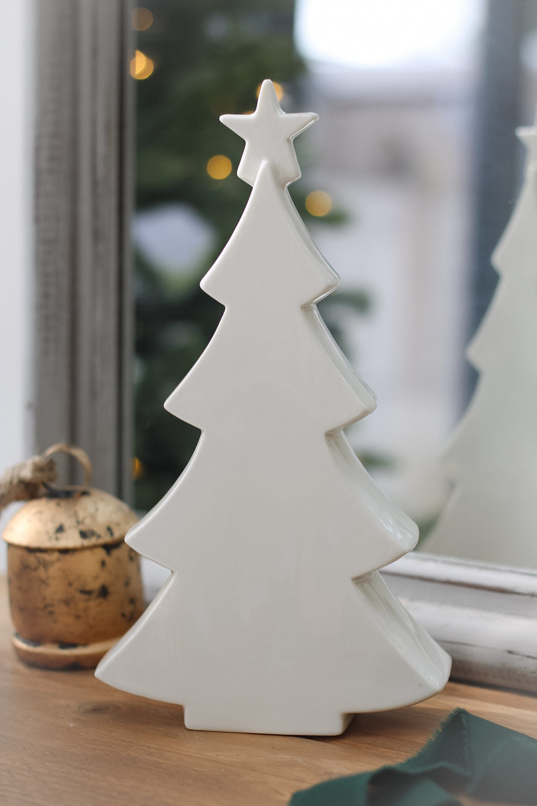 White Glossy Ceramic Christmas Tree 002