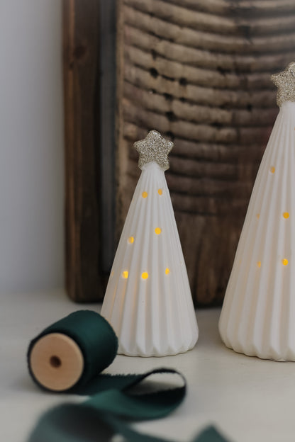 White Ribbed LED Ceramic Christmas Tree with Golden Star 002